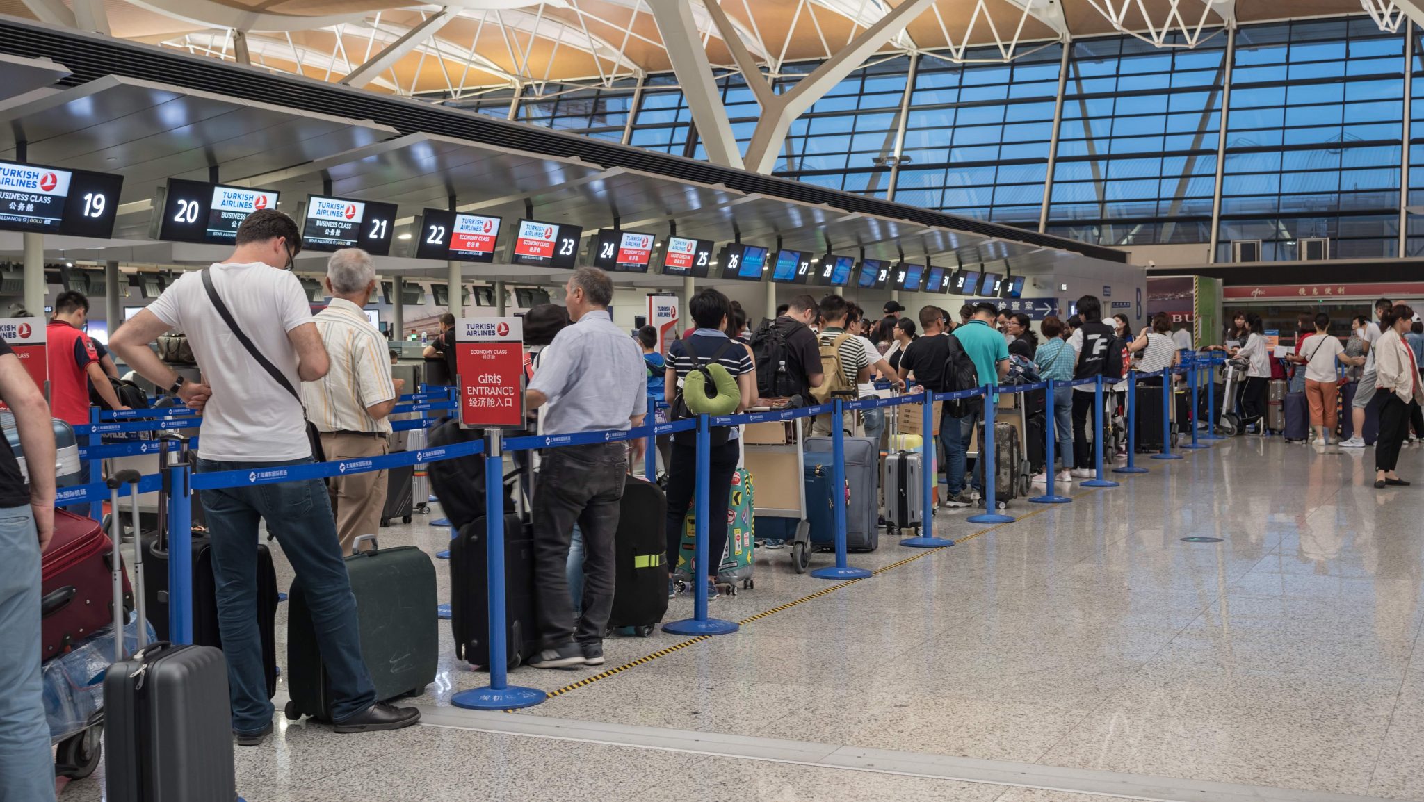 How the Departure Fast Track Service Accelerates Security Checks at Vietnam Airport